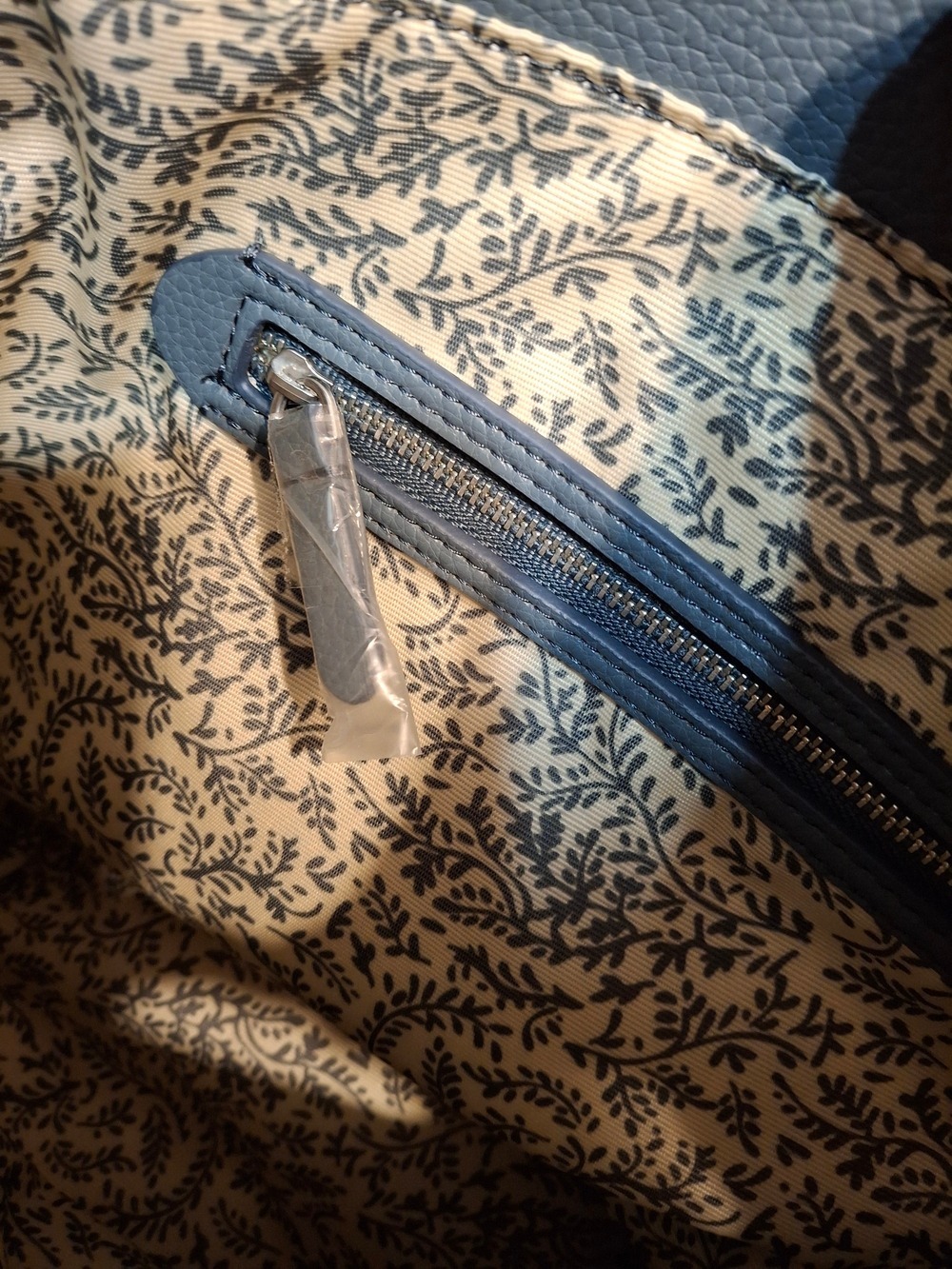 Vera Bradley Quilted Shoulder Bag in Beige NWT - Picture 9 of 9